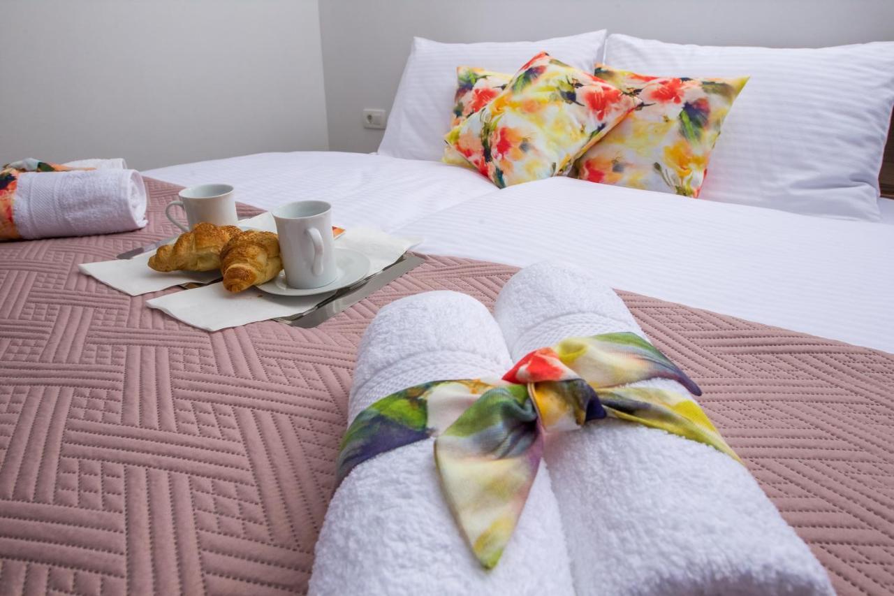 B&B Lady Of The Lake Jezerce Bagian luar foto