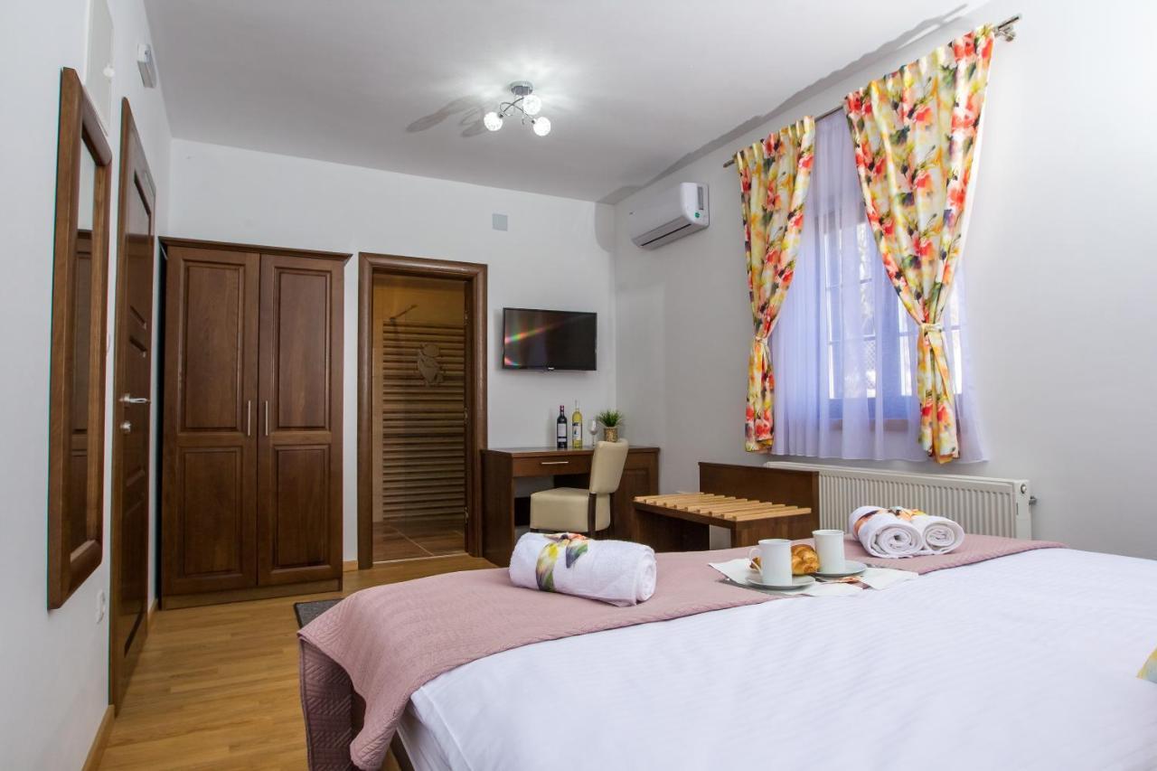 B&B Lady Of The Lake Jezerce Bagian luar foto