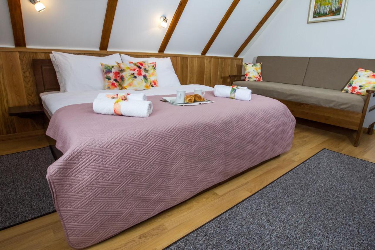 B&B Lady Of The Lake Jezerce Bagian luar foto