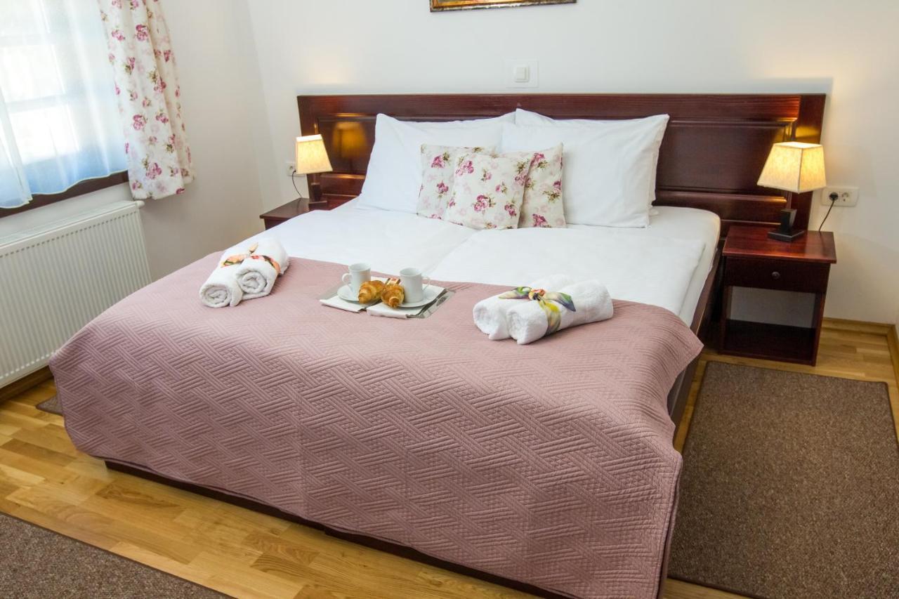 B&B Lady Of The Lake Jezerce Bagian luar foto