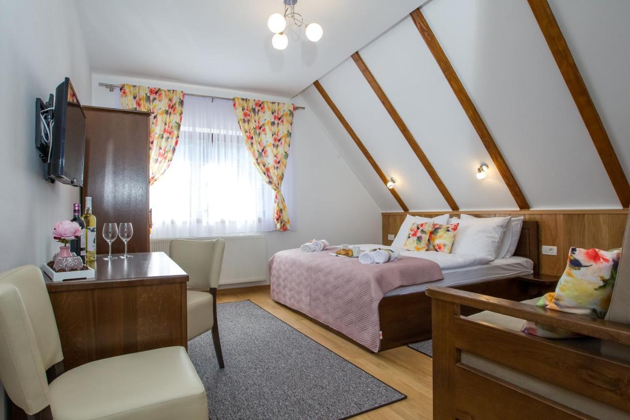 B&B Lady Of The Lake Jezerce Bagian luar foto