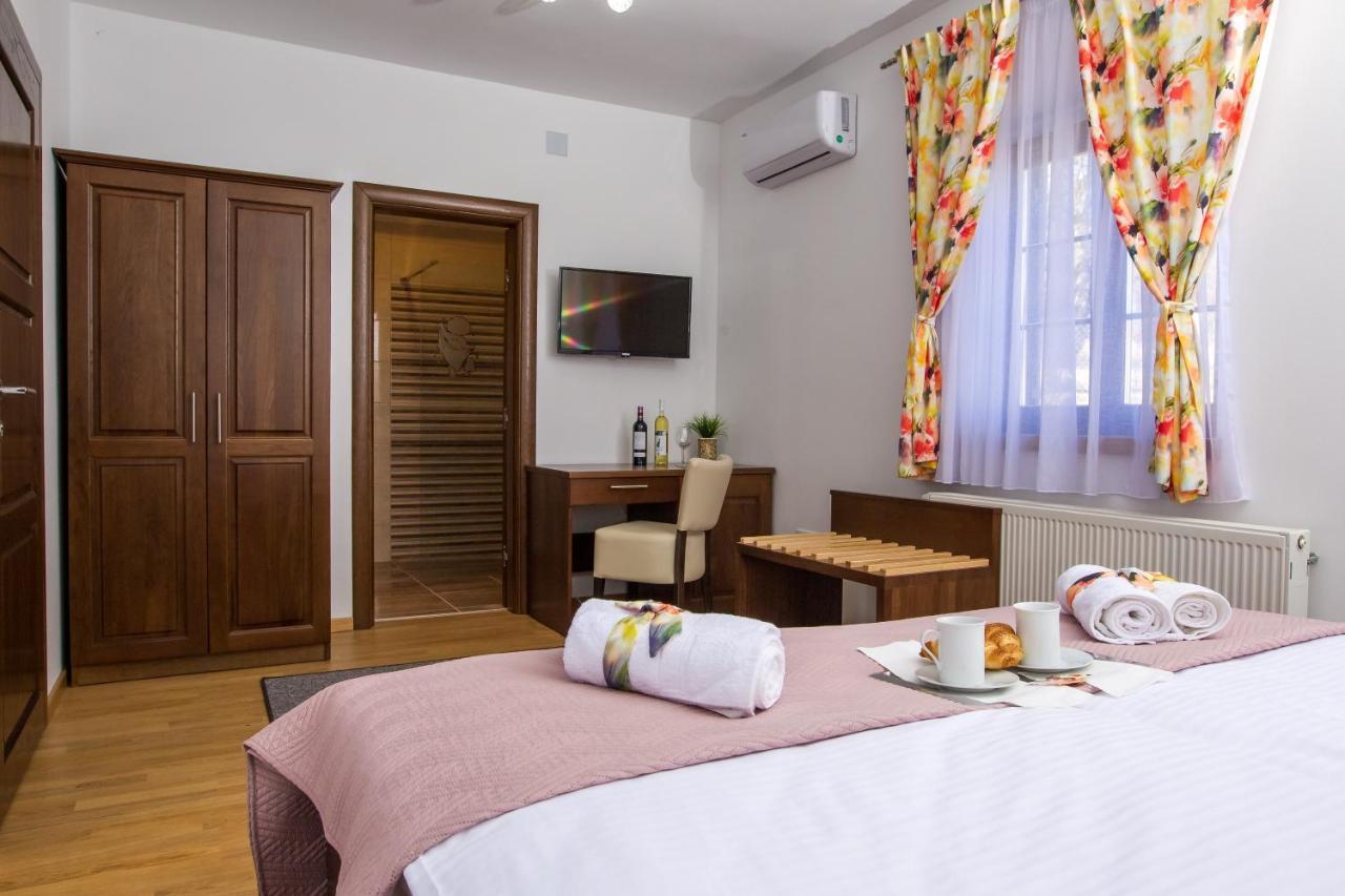 B&B Lady Of The Lake Jezerce Bagian luar foto