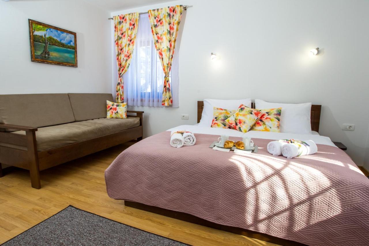 B&B Lady Of The Lake Jezerce Bagian luar foto